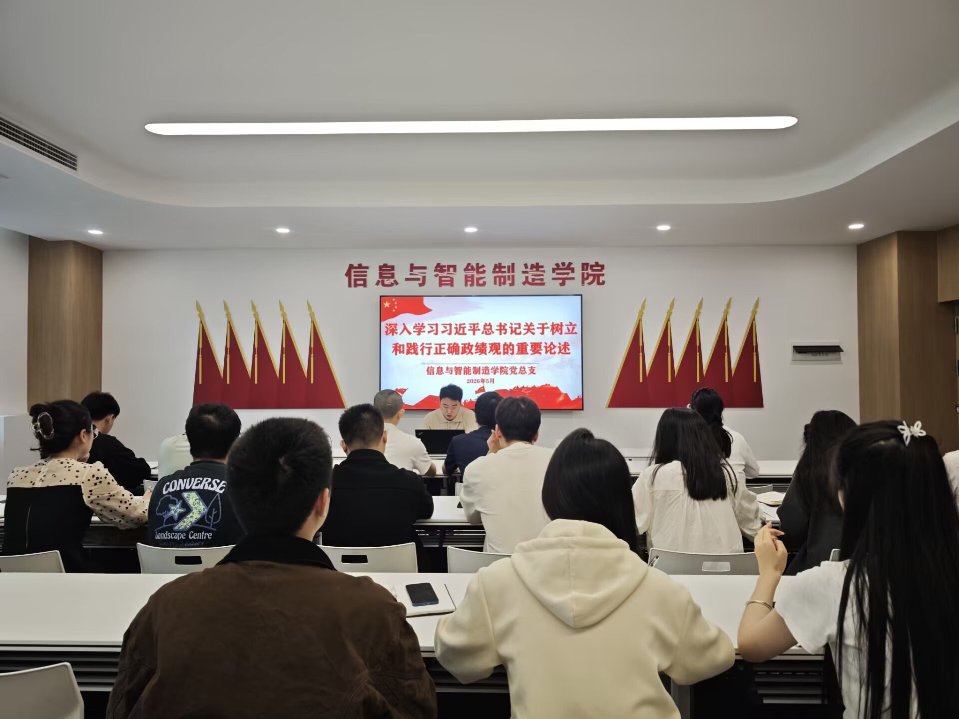 矢志报…