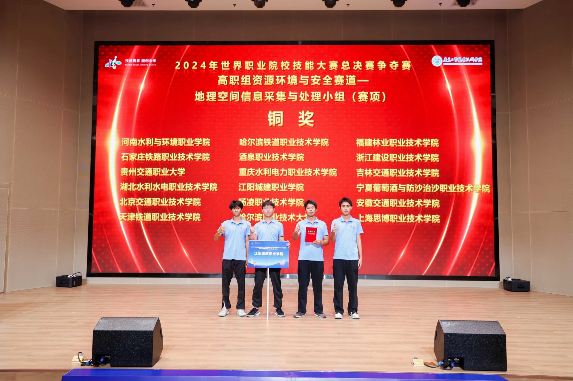 区教师发展中心主任郑谊文
